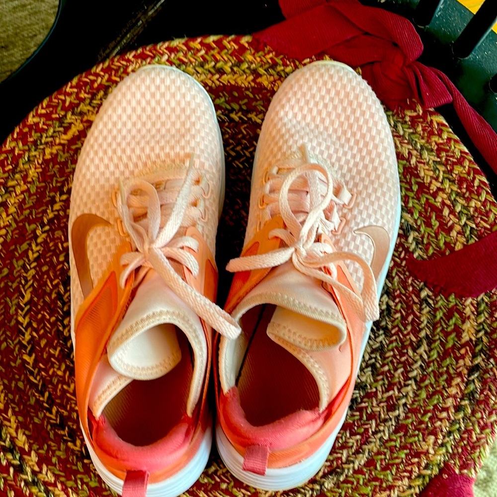 Woman’s Nike Air Sneakers